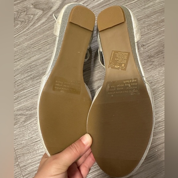 NEW| Girls Fancy Silver Dress Shoess - Picture 6 of 11